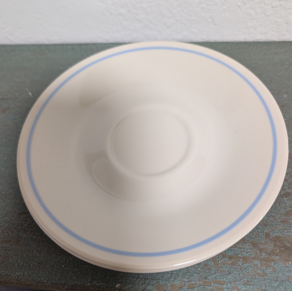Vintage Corning Corelle Set of 4 Ecru Cream Colored Blue Rim Outlined Saucers - Picture 2 of 4